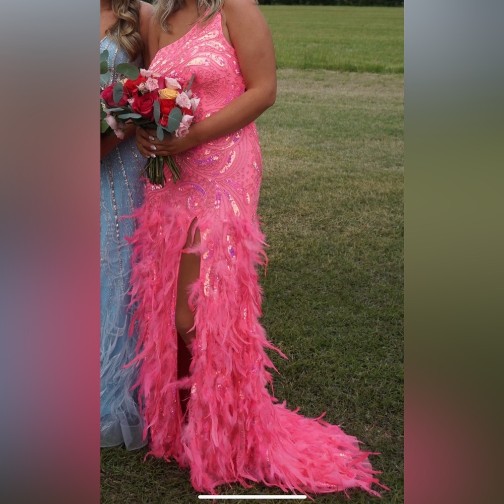 Beautiful dress - Picture 5 of 5